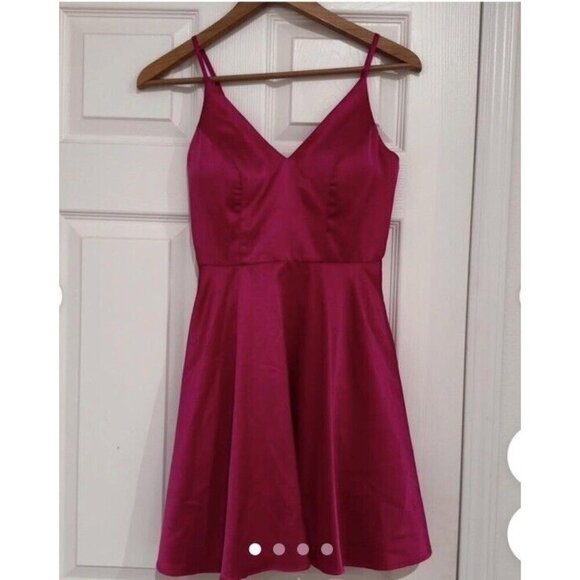 B. Darlin Dresses & Skirts - NWT B Darlin Burgundy V Neck Padded Spaghetti Strap Mini Dress Size 13/14